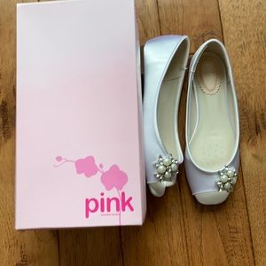 Size 8 white flats